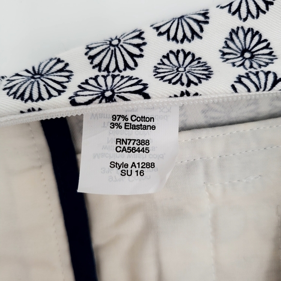 J.Crew Factory Women's Black White Floral Print Casual Stretch Shorts - Picture 6 of 8